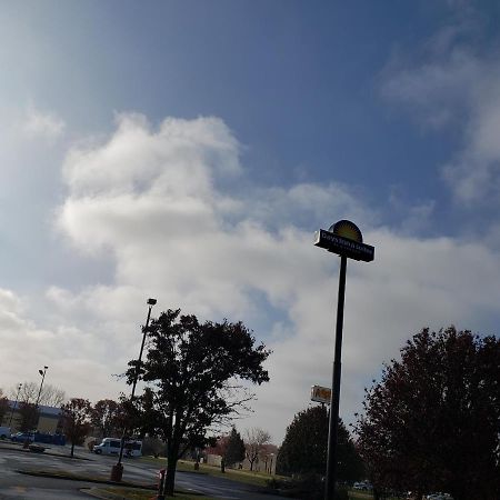 Days Inn & Suites By Wyndham Merrillville Eksteriør billede