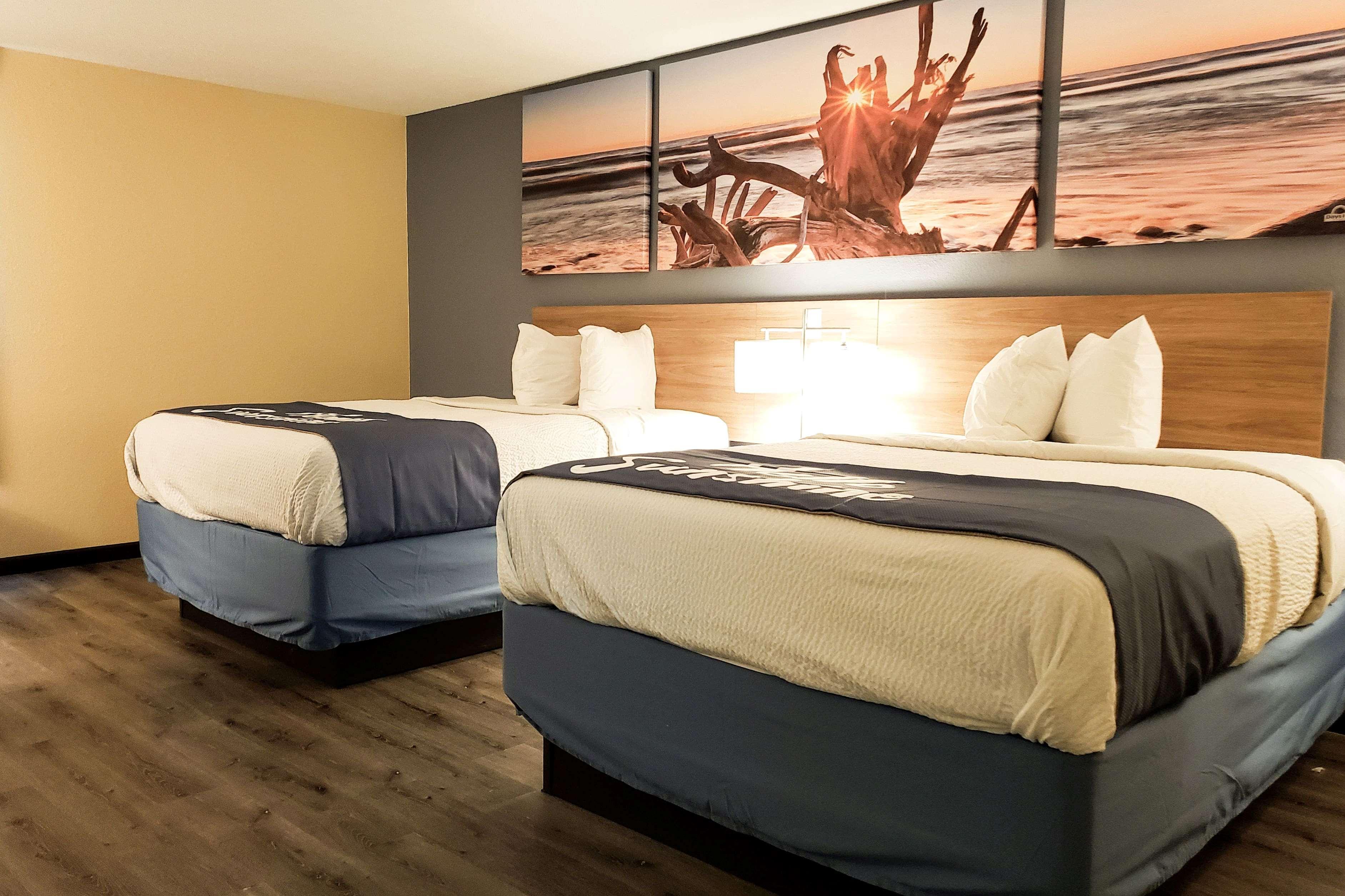 Days Inn & Suites By Wyndham Merrillville Eksteriør billede