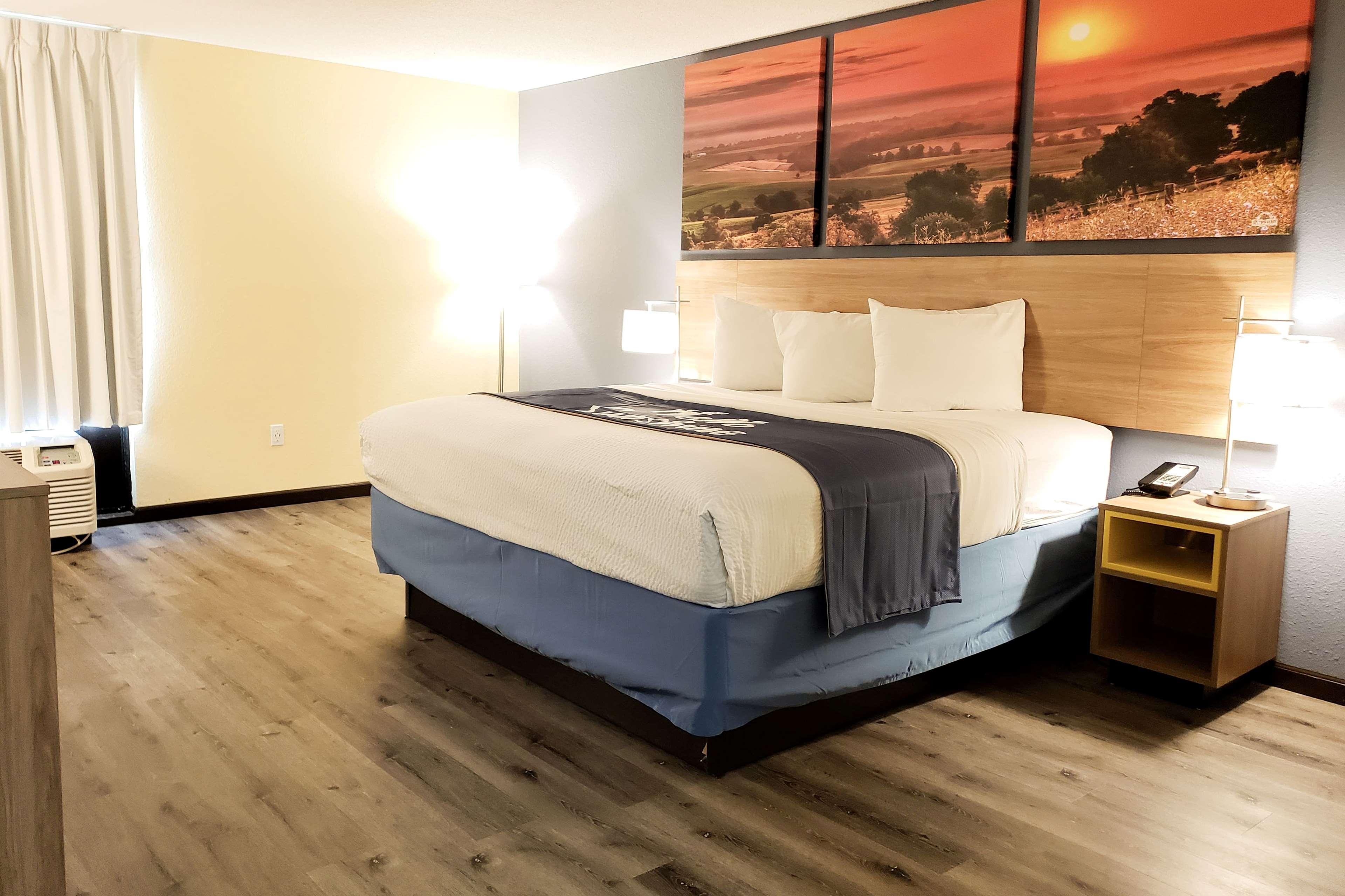 Days Inn & Suites By Wyndham Merrillville Eksteriør billede
