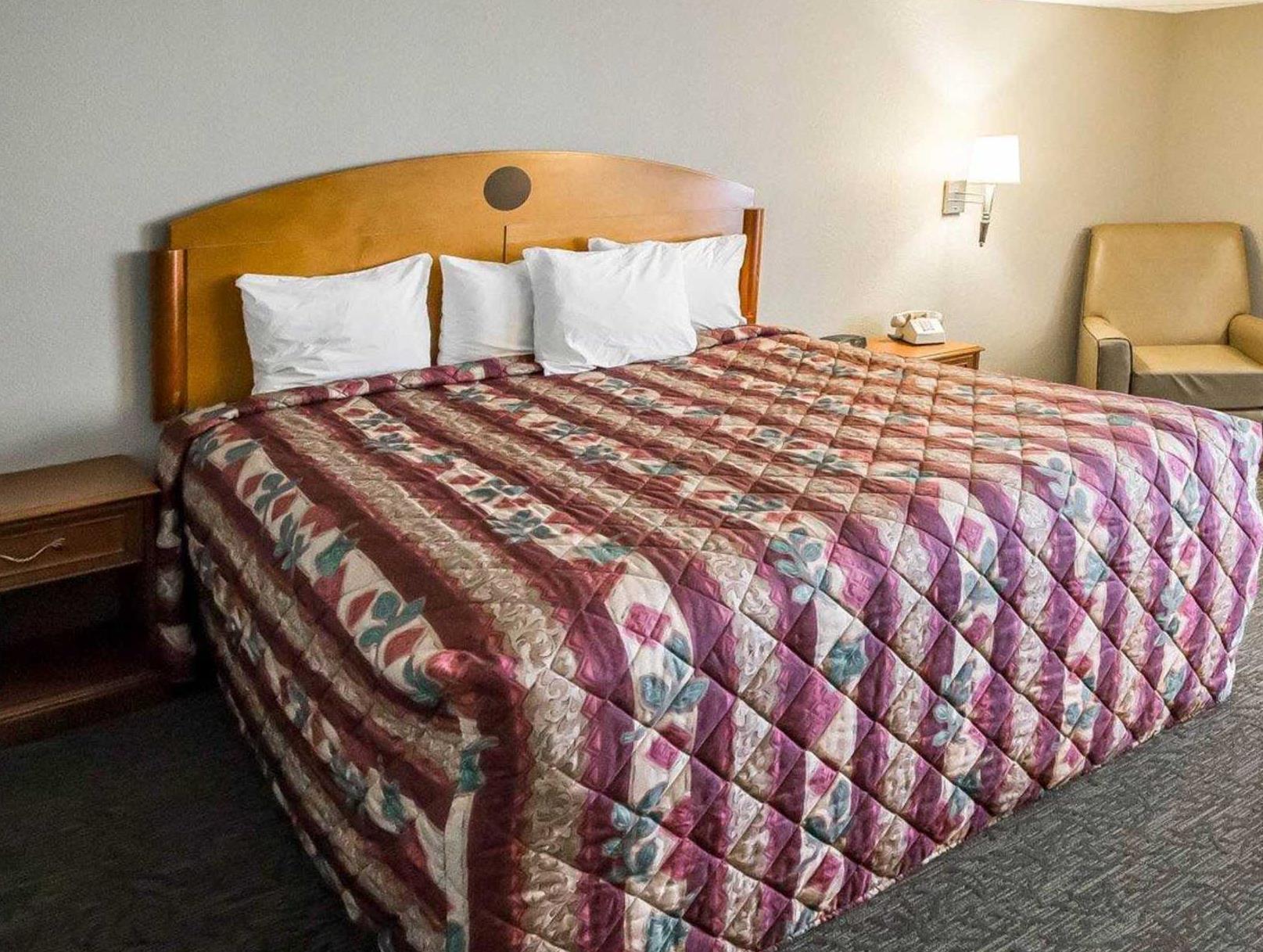 Days Inn & Suites By Wyndham Merrillville Eksteriør billede