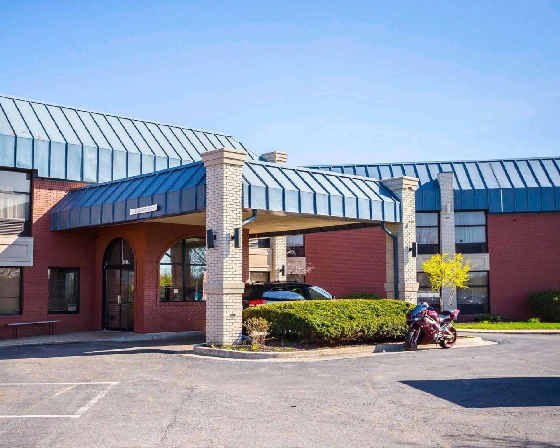 Days Inn & Suites By Wyndham Merrillville Eksteriør billede