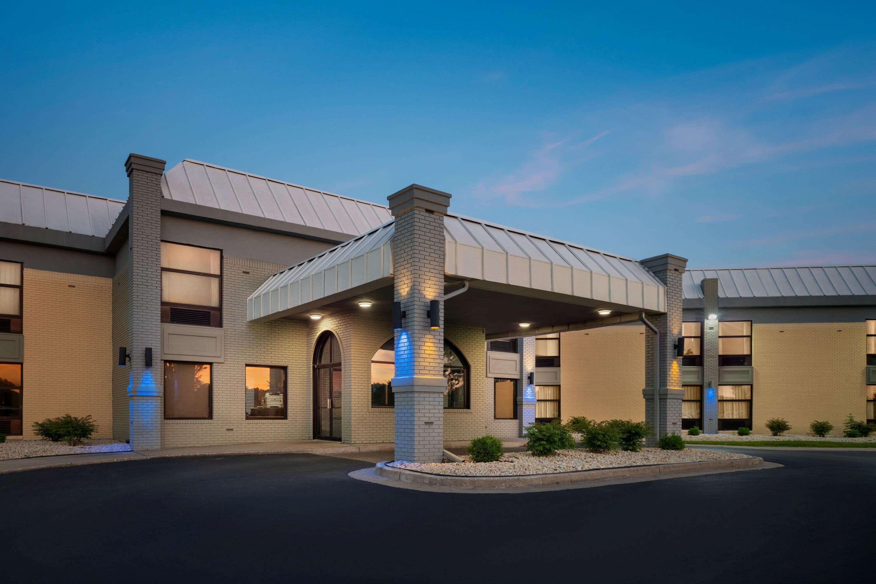Days Inn & Suites By Wyndham Merrillville Eksteriør billede