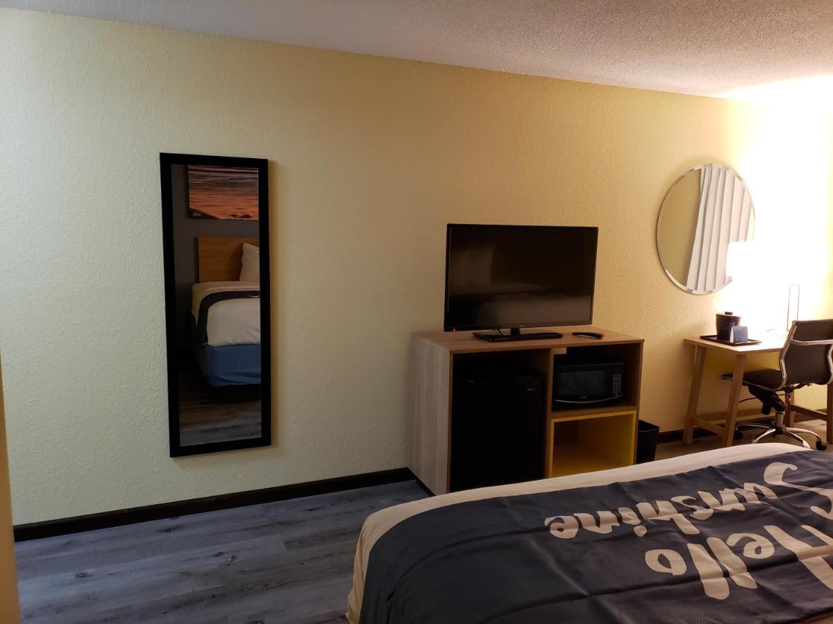 Days Inn & Suites By Wyndham Merrillville Eksteriør billede