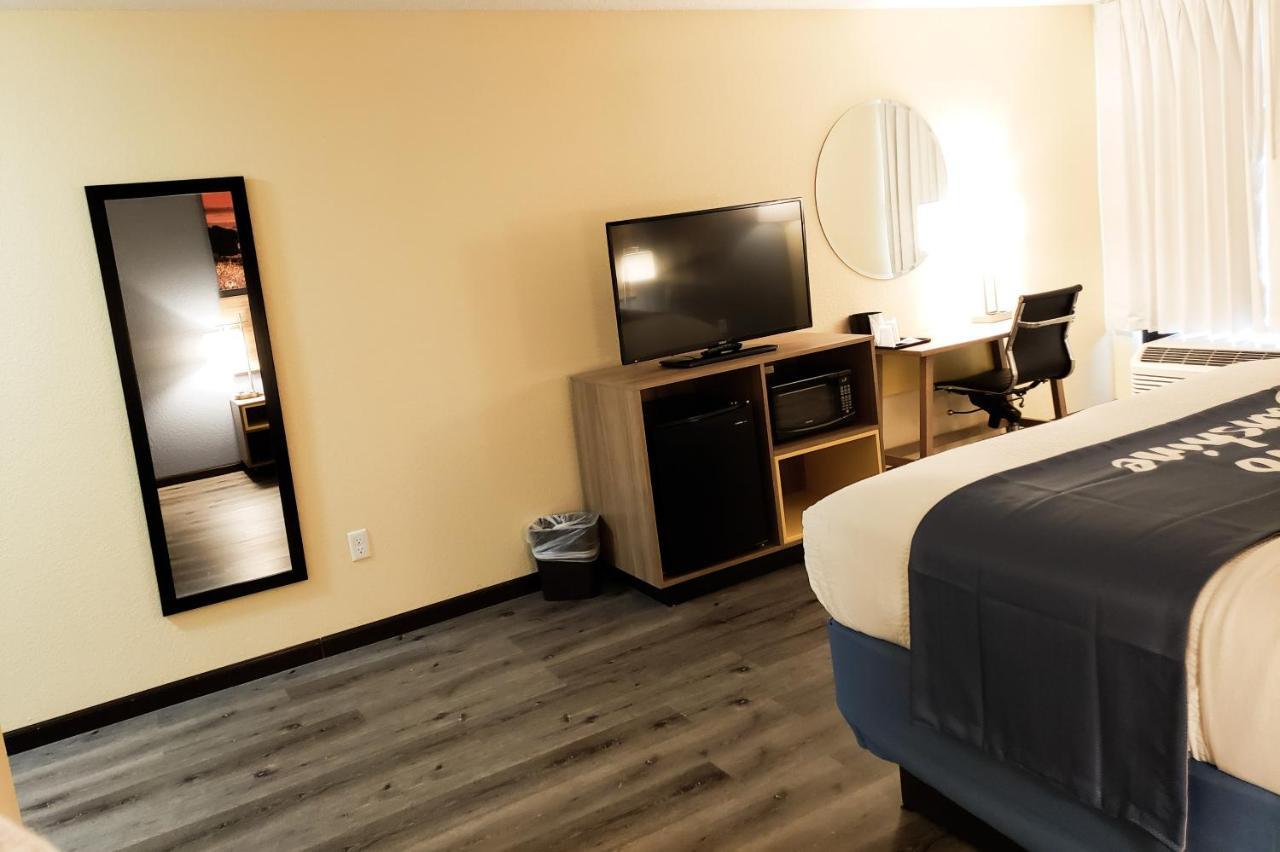 Days Inn & Suites By Wyndham Merrillville Eksteriør billede