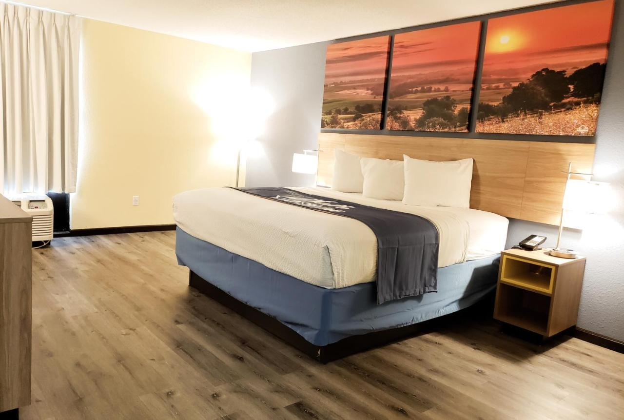 Days Inn & Suites By Wyndham Merrillville Eksteriør billede