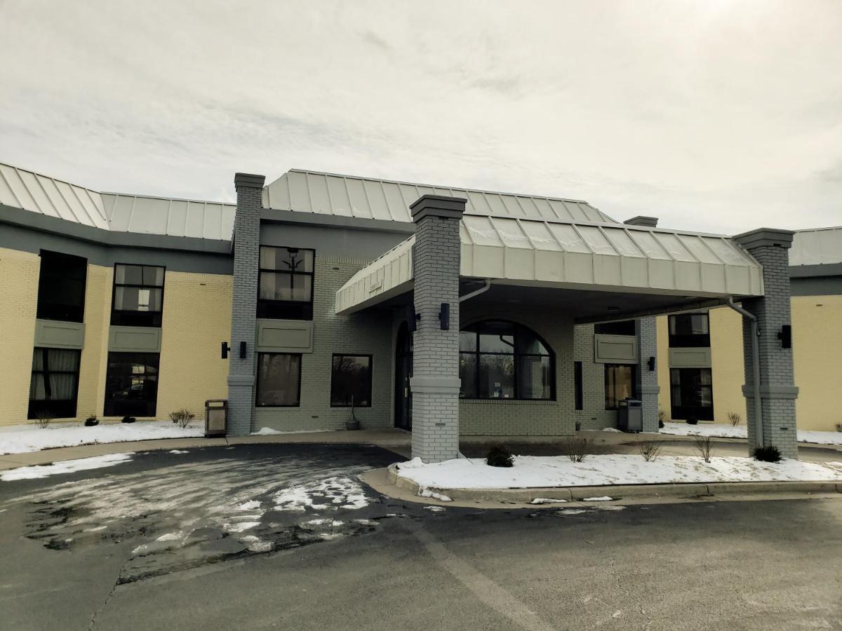 Days Inn & Suites By Wyndham Merrillville Eksteriør billede